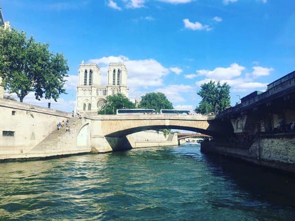 "No sé si merecidas, pero necesarias vacaciones #paris #sunset #city #nofilter" escribió el actor. Su mensaje es la muestra que tiene una gran actitud.