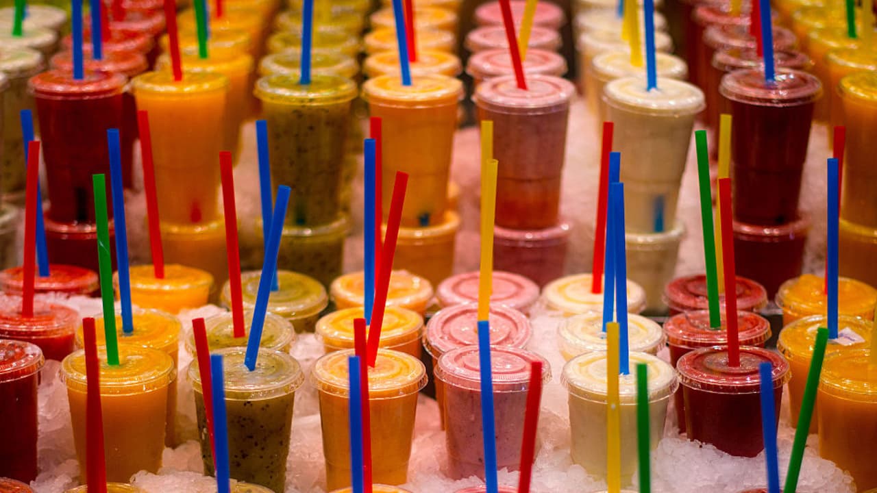 Las ventajas y desventajas de la famosa jugoterapia, explicadas por un experto