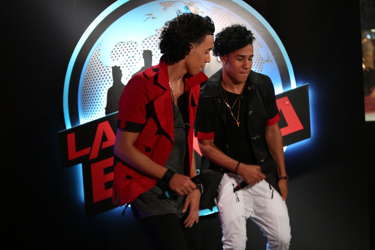 La música corre por las venas de estos hermanos dominicanos que audicionaron en Los Ángeles. En la segunda fase, los jueces los separaron y ahora es Richard quien cumple el sueño por los dos.