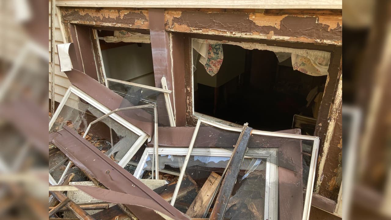 Dos niños y la mujer adulta fueron trasladados al Hospital Stroger, otro de los menores fue canalizado al Community First Medical Center.