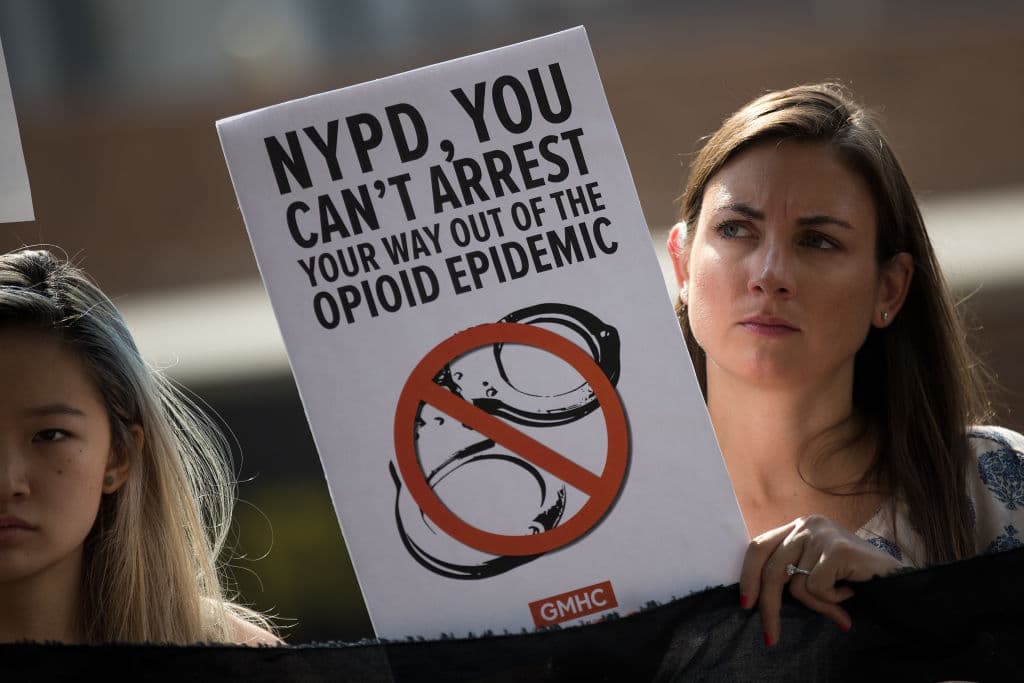 Así es la crisis de adicción a los opioides en EEUU: 142 personas mueren cada día