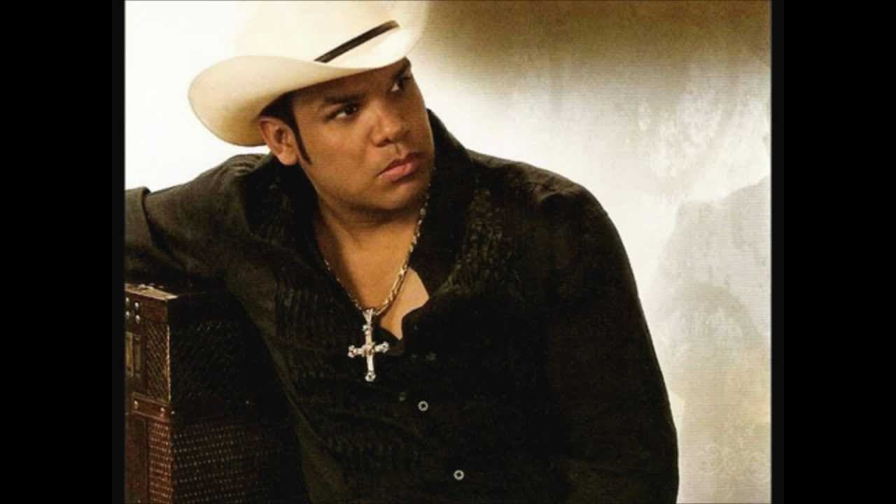 Al vocalista y líder de La Banda Jerez, Marco Antonio Flores, lo secuestraron a principios de julio de 2012, cerca de su rancho en Zacatecas, México. El cantante estuvo cautivo durante un mes y fue liberado luego de que su familia pagó un rescate cercano a los 10 millones de pesos.