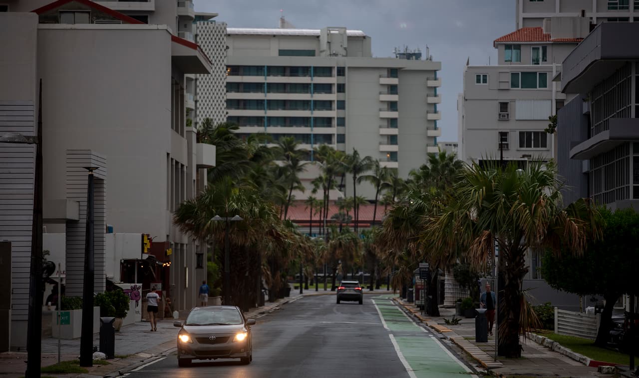 "Los daños a los cascos urbanos y residencias han sido catastróficos", dijo el gobernador Pedro Pierluisi en una conferencia de prensa.