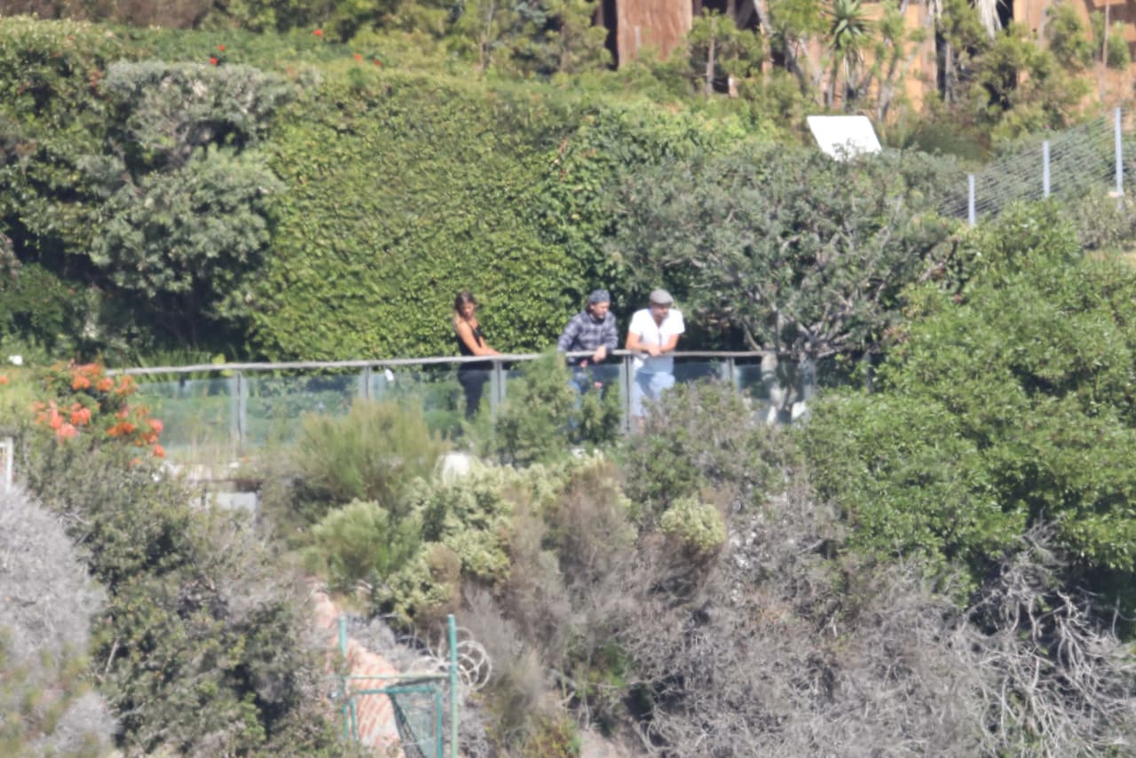 Platicaron con el asesor inmobiliario.