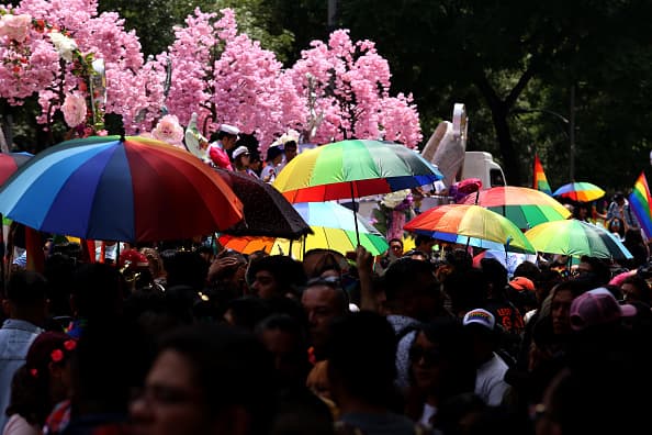 “Pero 
<b>somos una sociedad que discrimina a todos</b>: si es indígena, si viene de otro país, si no tiene cierta educación”.