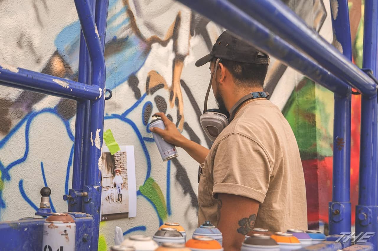 <b>"Yo solo pedí a la ciudad, deme una pared, yo quiero hacer algo con ustedes,</b> yo quiero que mis pinturas y mis obras de arte no estén en mi garaje, que estén afuera para que las personas las vean y sientan algo", comenta Joel de su pasión.
<br>