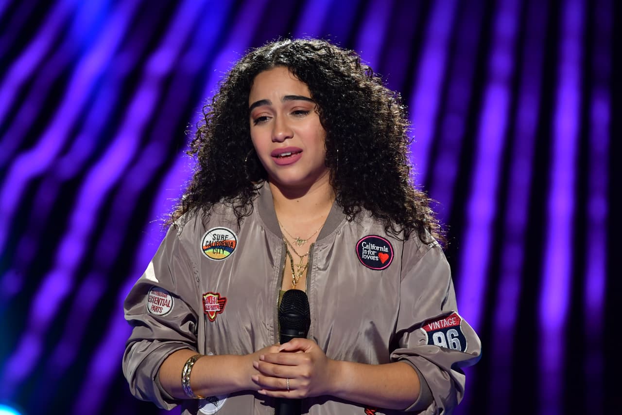 Jessica Nuñez sufrió la pérdida de sus padres en un evento muy doloroso: 
<a href="https://www.univision.com/shows/reina-de-la-cancion/asesinaron-a-mis-padres-enfrente-de-mi-esta-es-la-historia-que-trajo-a-jessica-nunez-a-reina-de-la-cancion-video" target="_blank">fueron asesinados delante de ella</a>.