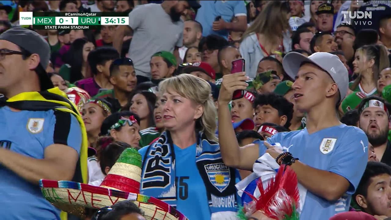 ¡TIRO ATAJADO! disparo por Edinson Cavani.