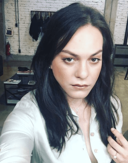 Cuéntanos, ¿ya conocías la historia de estos famosos que han inspirado al mundo? ¿Cuál es tu película o serie favorita de estas celebridades?