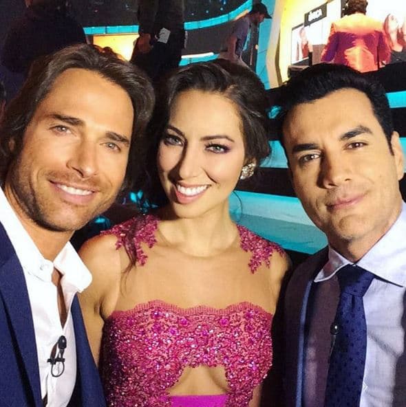 Gracias a su nuevo rol como presentadora, ha podido conocer a los actores más guapos y famosos de México. Sebastián Rulli y David Zepeda fueron en esta ocasión los elegidos.