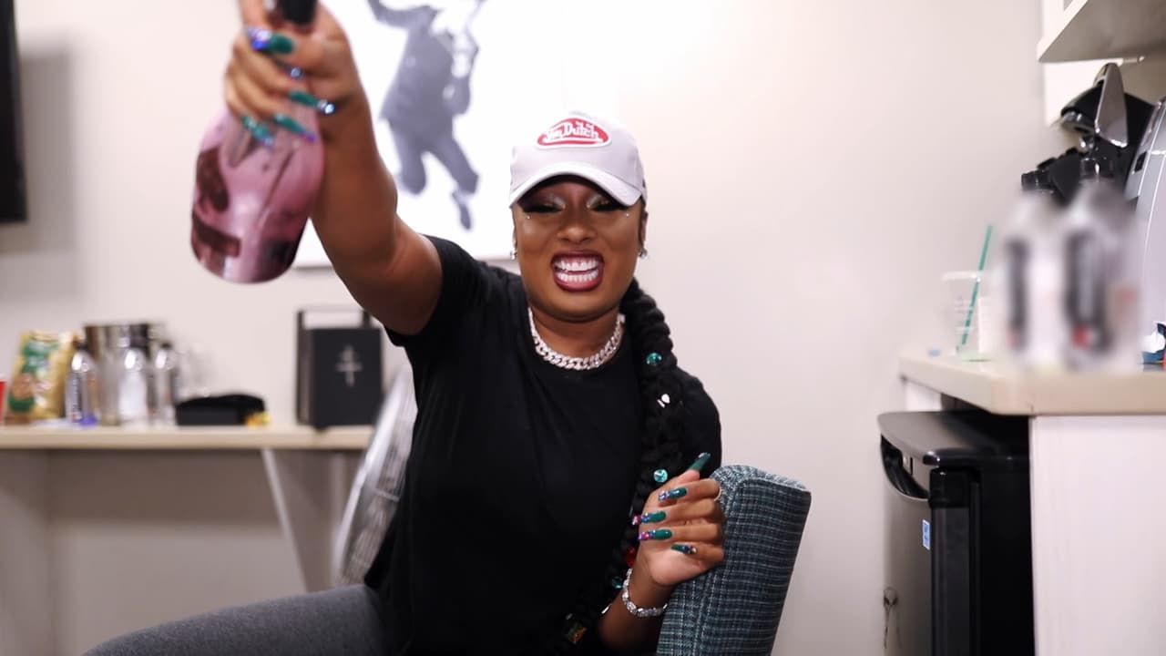 Mientras tanto, 
<b><a href="https://www.univision.com/famosos/megan-thee-stallion-celebra-el-exito-de-wap-con-cardi-b-y-ensena-donde-recibio-el-disparo-sugerimos-discrecion-video/embed" target="_blank">Megan Thee Stallion</a></b> abrió una botella de champaña desde su casa al ganar Mejor artista hip hop.
<br>