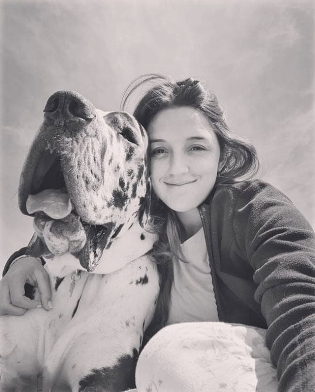 Ellos fueron novios durante un año y los fans de 'Gaby' quisieron saber si a él no le molestaba que hablara sobre el cantante en redes sociales.
<br>