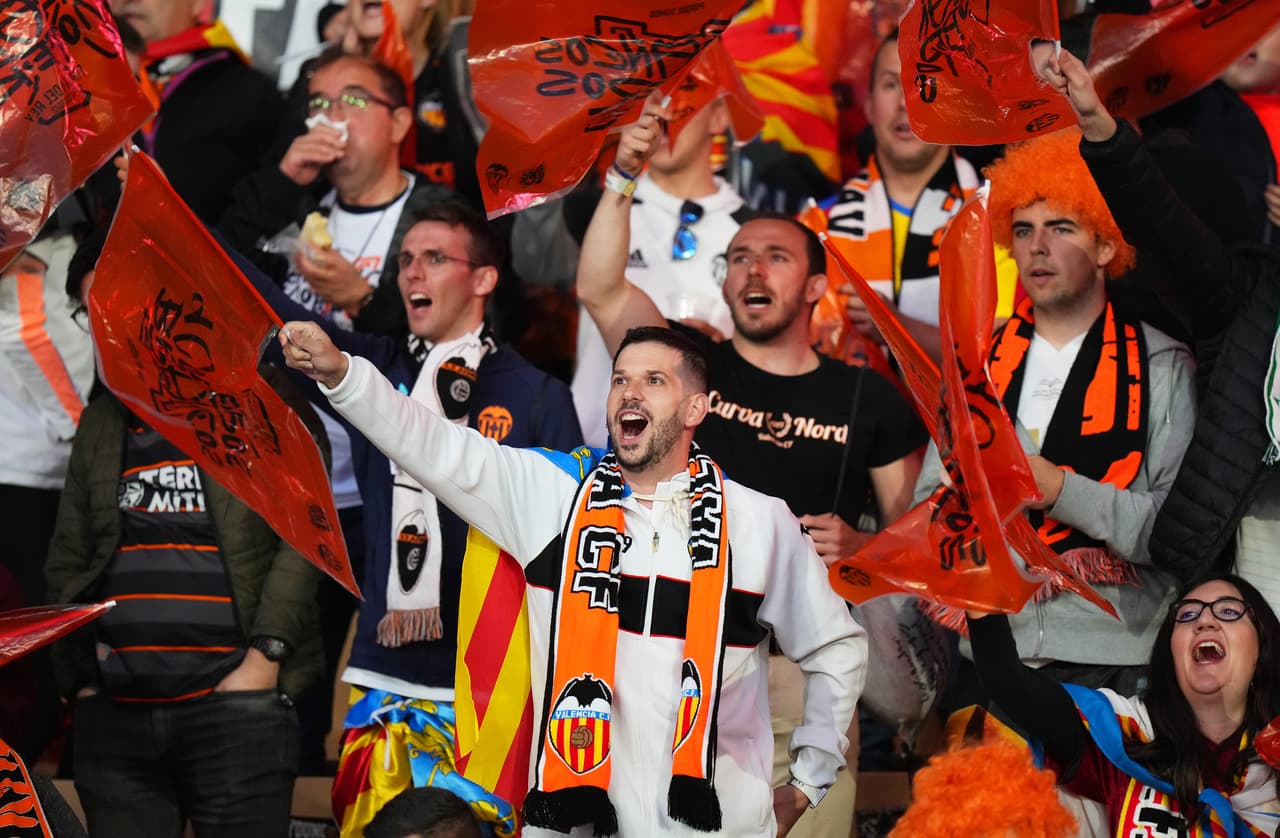 La afición 'naranjera' no dejó de apoyar.