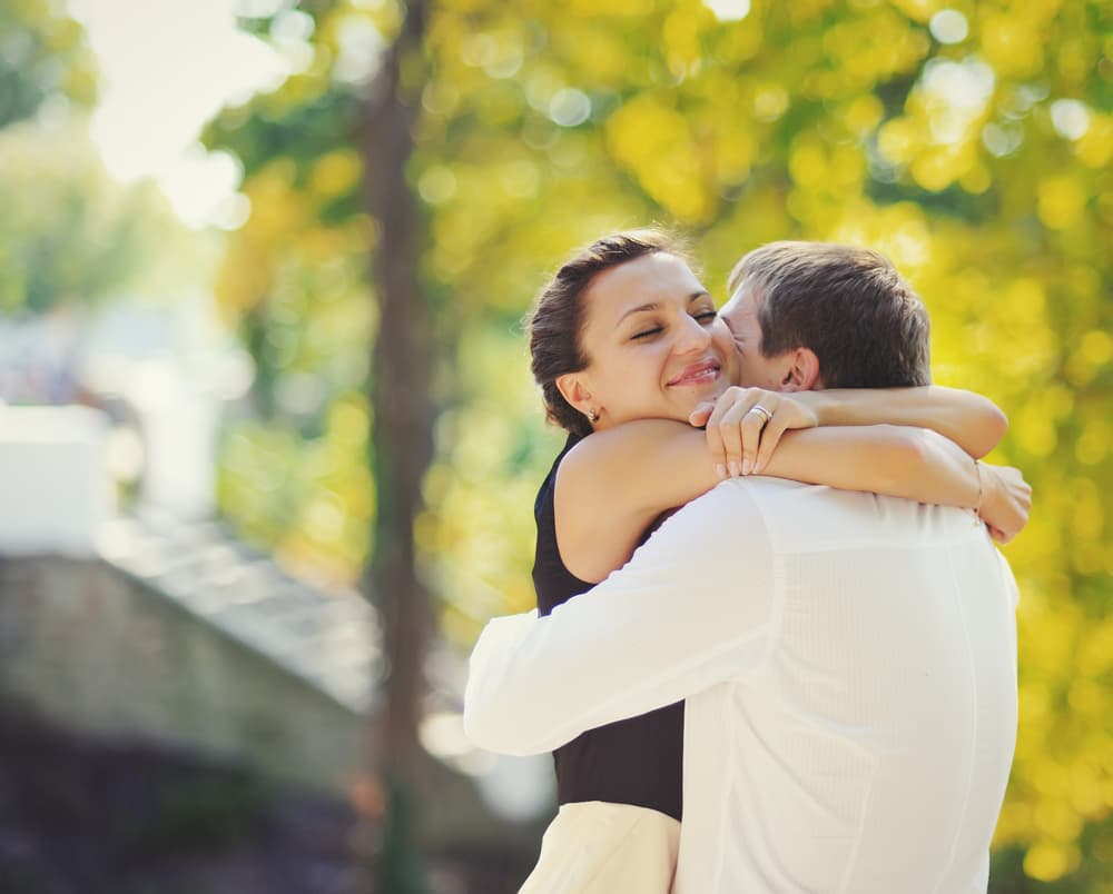 Las separaciones son de mutuo acuerdo, no suelen ser dolorosas, no afectan la vida sexual, y lo más interesante es que permanecen como amigos, sin perder el contacto personal aun cuando empiecen una nueva relación independiente. Es la conocida “pareja yo-yo” que está constantemente separándose, peleándose y amigándose enseguida.