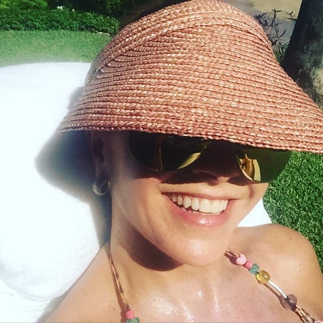 Para darle vitalidad a cuerpo y acelerar su metabolismo, Lucero también se mantiene hidratada de manera constante.