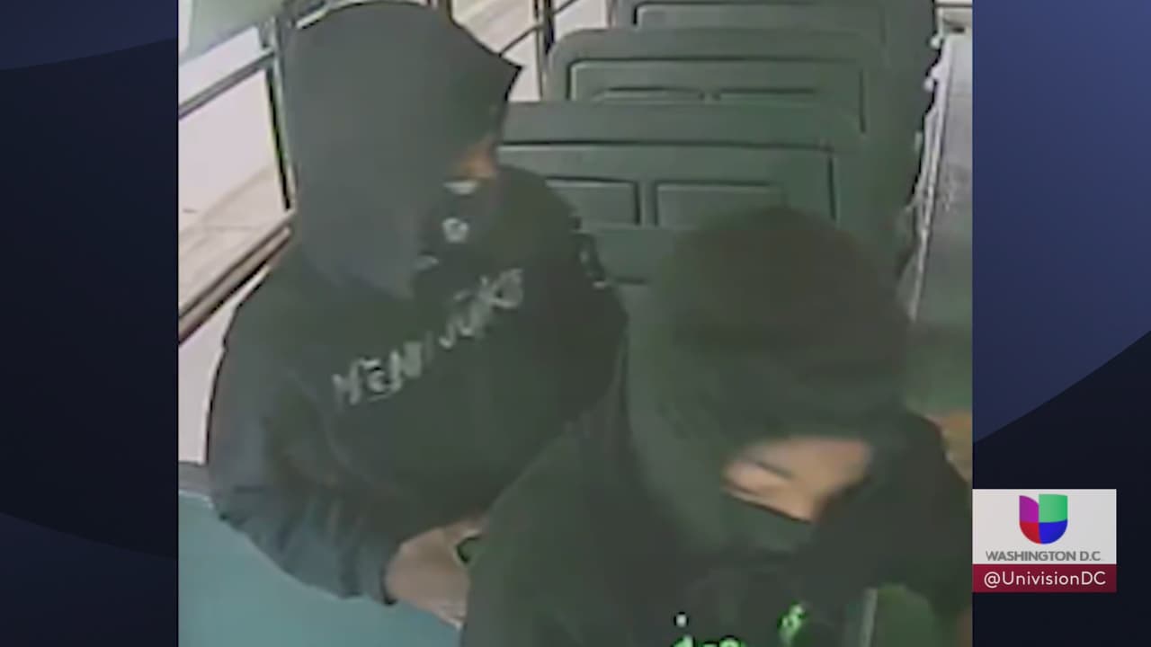 Los 
<b><a href="https://www.univision.com/local/washington-dc-wfdc/arrestan-dos-tres-menores-ataque-bus" target="_blank">dos menores</a></b> mencionados fueron también detenidos. Las autoridades llegaron también hasta 
<b><a href="https://www.univision.com/local/washington-dc-wfdc/tercera-detenida-agresion-menor-bus-escolar" target="_blank">una chica, a quien se responsabiliza de haber sido quien coordinó la agresión</a></b>.