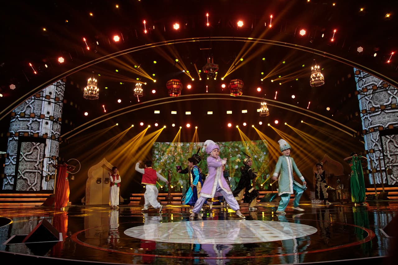 En el escenario pudimos ver a Aladdín siendo ya un hombre millonario.