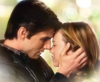 Jerry Maguire, cinta de drama y comedia, protagonizada por Tom Cruisey Renee Zellweger en 1996, fue nominada a 5 premios Óscar, incluyendo Mejor Actor y Mejor Película. El filme contó con el tema 'For Those About to Rock (We Salute You)' en su banda sonora.