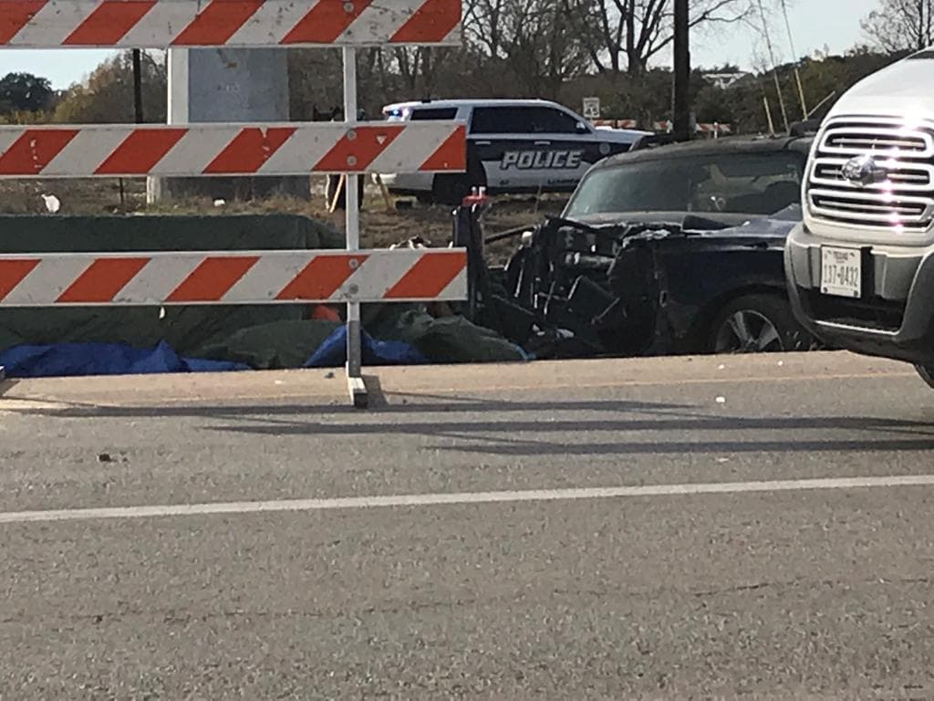 Cierran carretera por accidente mortal al este de Leander
