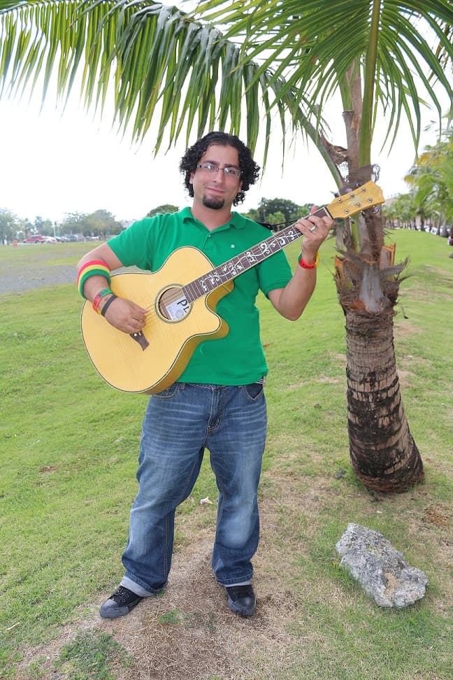 Estos chicos trajeron sus guitarras para las audiciones de La Banda en Puerto Rico.