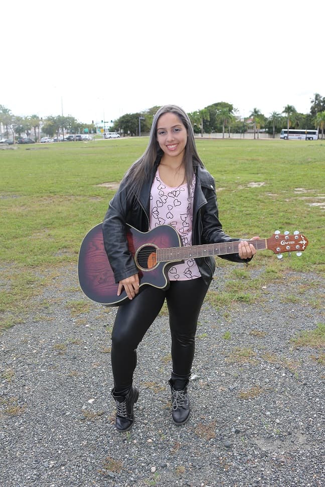 Estos chicos trajeron sus guitarras para las audiciones de La Banda en Puerto Rico.
