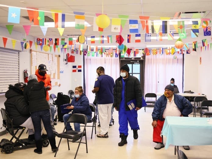 A partir de hoy, reabren los centros para ancianos en la ciudad de Nueva York