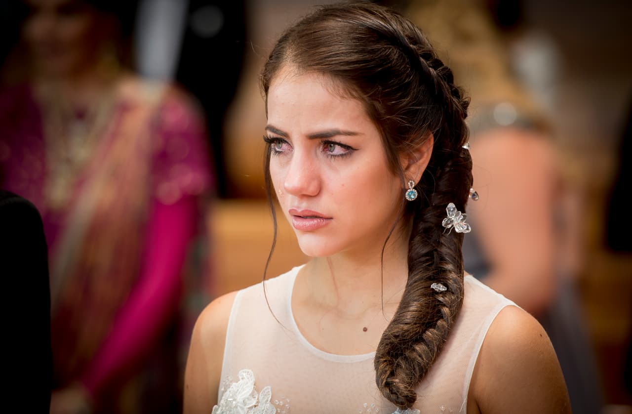 Para ella el mundo se le cayó en pedazos, pero sabe que es lo mejor, pues cree que Pablo es un mentiroso.