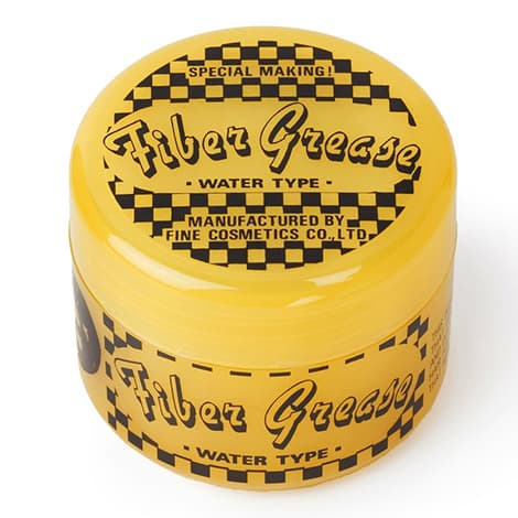 La cera crea un efecto de humedad y control perfecto para el pelo. Tu look no se verpa demasiado peinado ni demasiado descuidado, ya que permite moldearlo de una forma muy natural. Cera para el pelo de Fiber Grease.