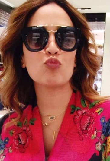 Karla Martínez: "Les mando un besote coloraoooo! Nos vemos mañana si Dios quiere en @despiertaameric". (Diciembre 22, 2015)