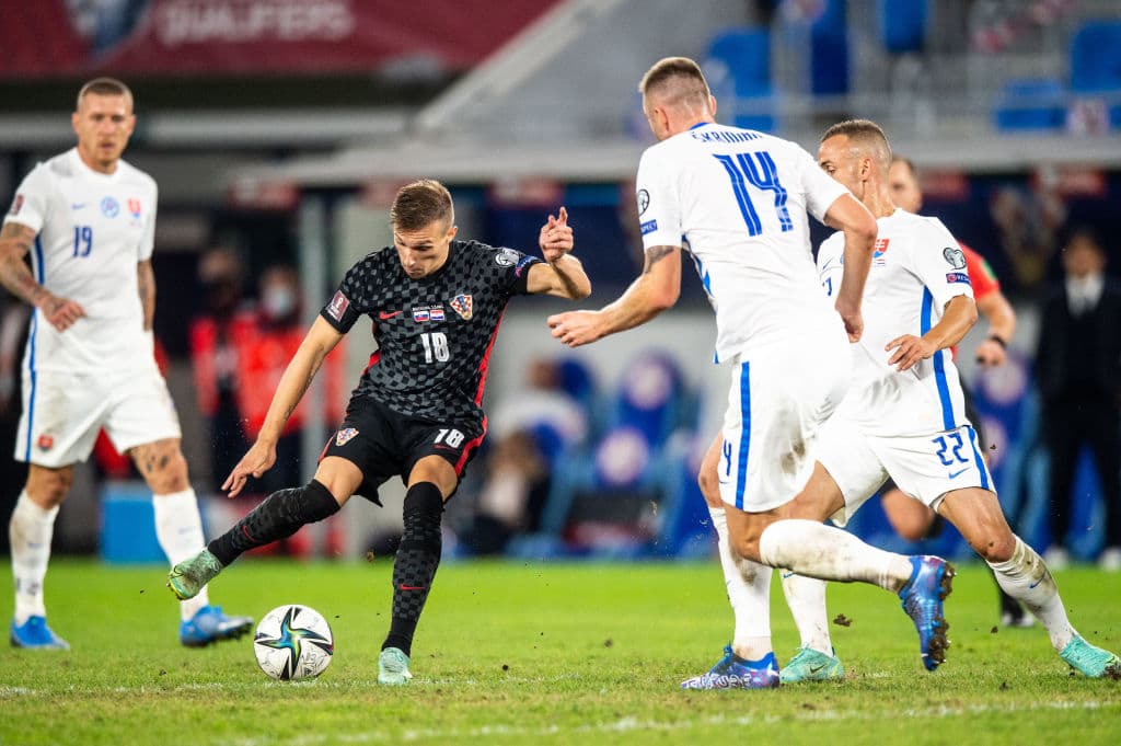 Marcelo Brosovi´c se pone la capa de héroe y con su gol al minuto 86, Croacia vence 0-1 a Montenegro.