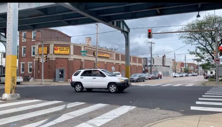 El accidente ocurrió la madrugada del domingo en la intersección de las avenidas Kensington y East Hunting Park.
