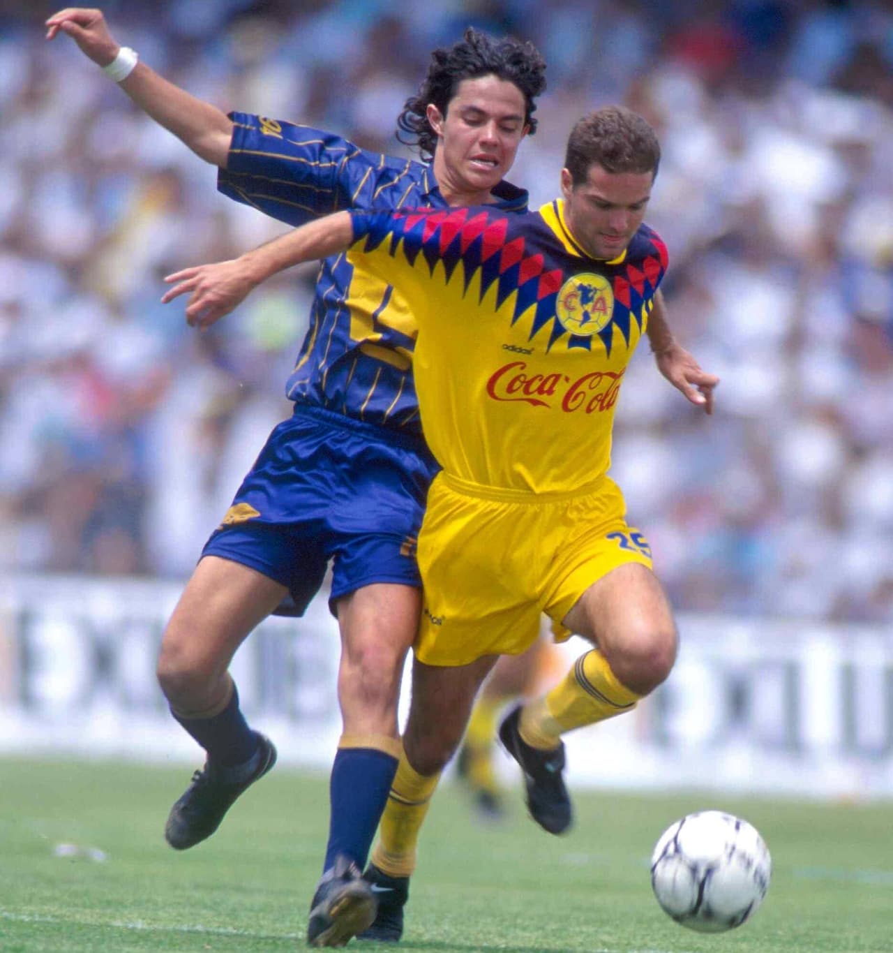 Luis García regresó de Europa para jugar con "las Águilas" del América.