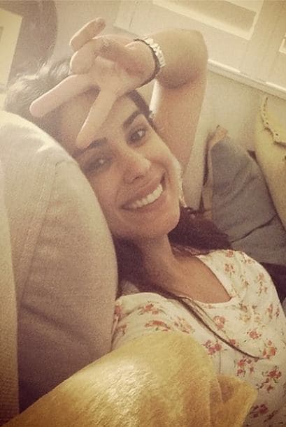 Vanessa nos demuestra que las mujeres seguras de sí mismas no necesitan maquillaje para lucir hermosas.