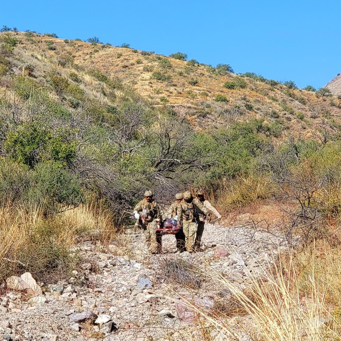 El migrante estaba sufriendo de deshidratación severa.
