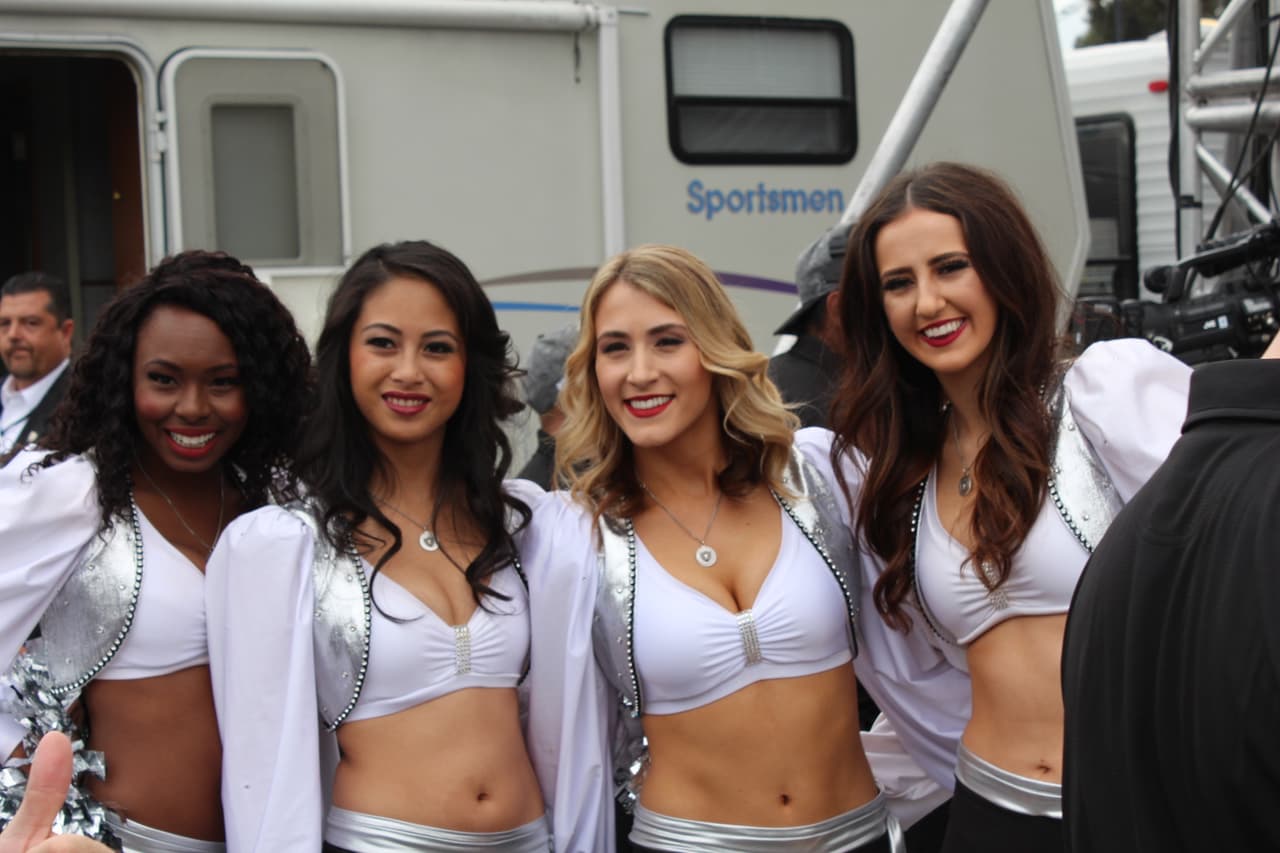 Te invitamos a disfrutar de los más lindo que vino de los Raiders a México, sus deslumbrantes porristas.