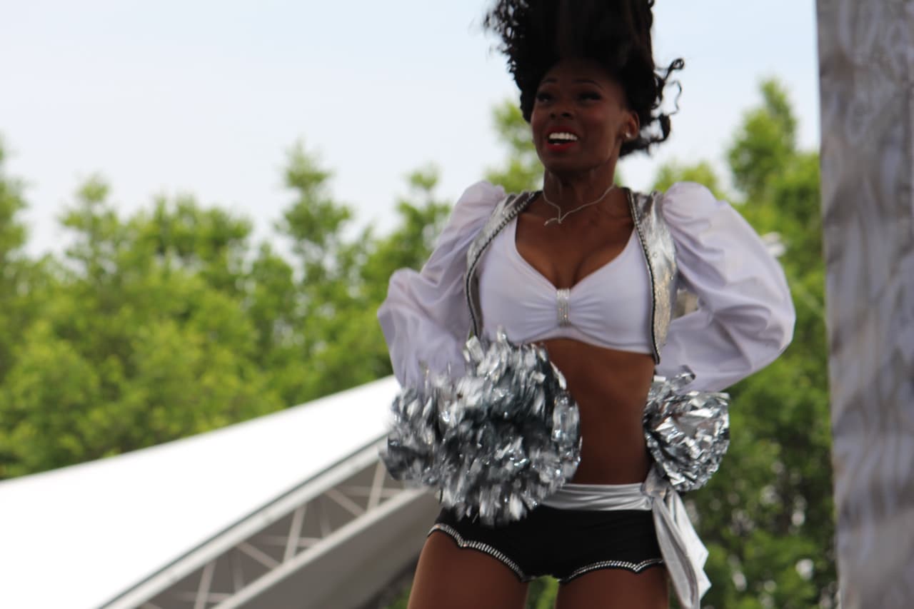 Te invitamos a disfrutar de los más lindo que vino de los Raiders a México, sus deslumbrantes porristas.