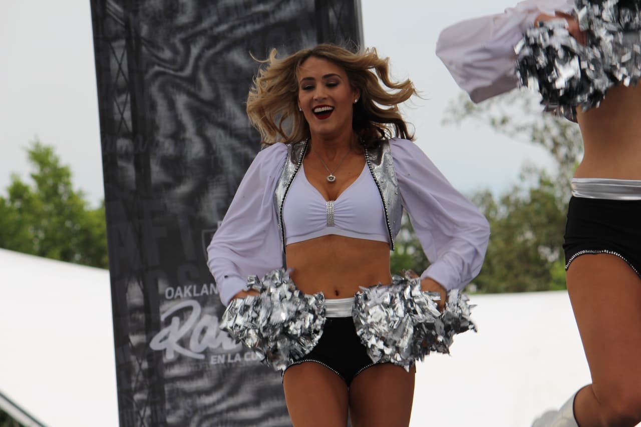 Te invitamos a disfrutar de los más lindo que vino de los Raiders a México, sus deslumbrantes porristas.