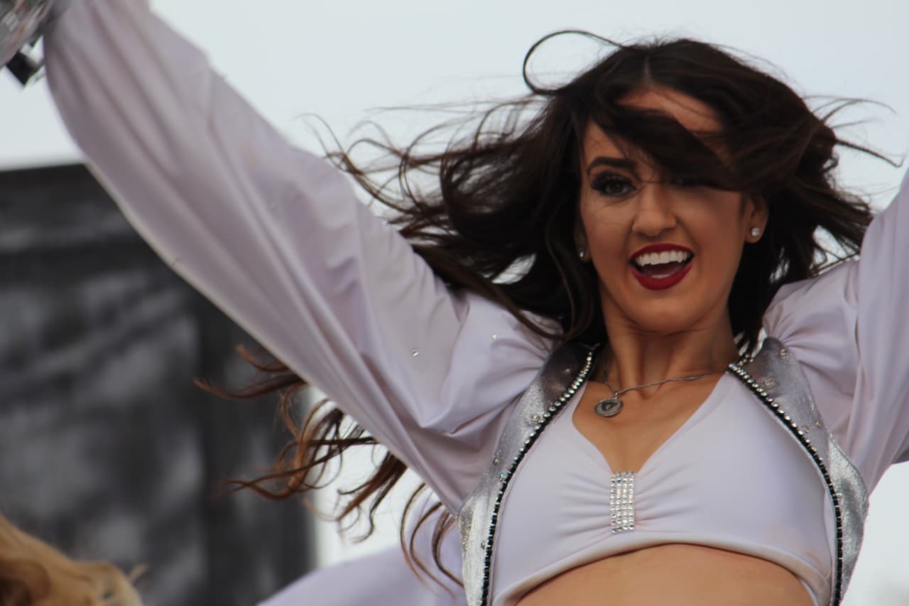 Te invitamos a disfrutar de los más lindo que vino de los Raiders a México, sus deslumbrantes porristas.