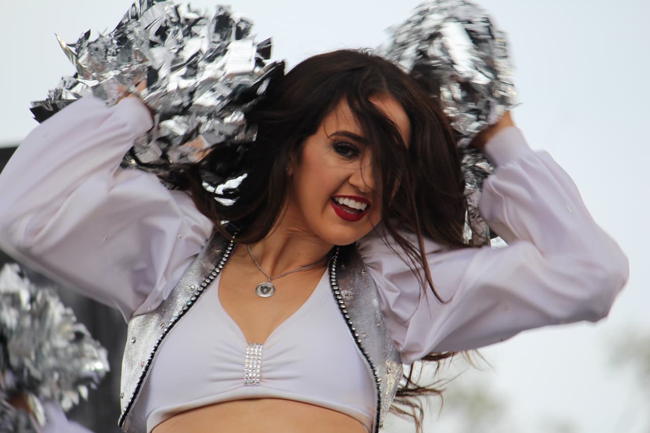 Te invitamos a disfrutar de los más lindo que vino de los Raiders a México, sus deslumbrantes porristas.