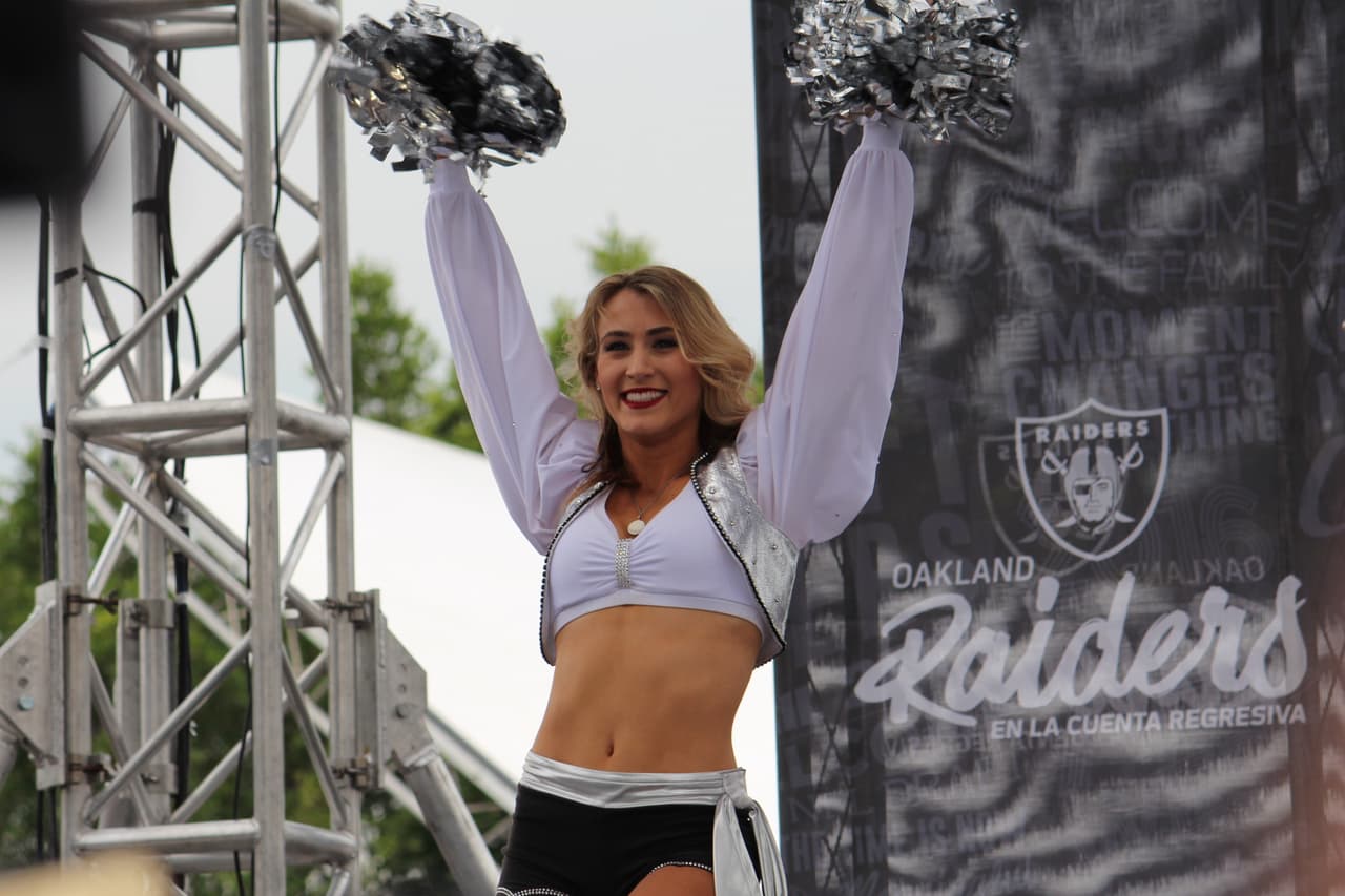 Te invitamos a disfrutar de los más lindo que vino de los Raiders a México, sus deslumbrantes porristas.