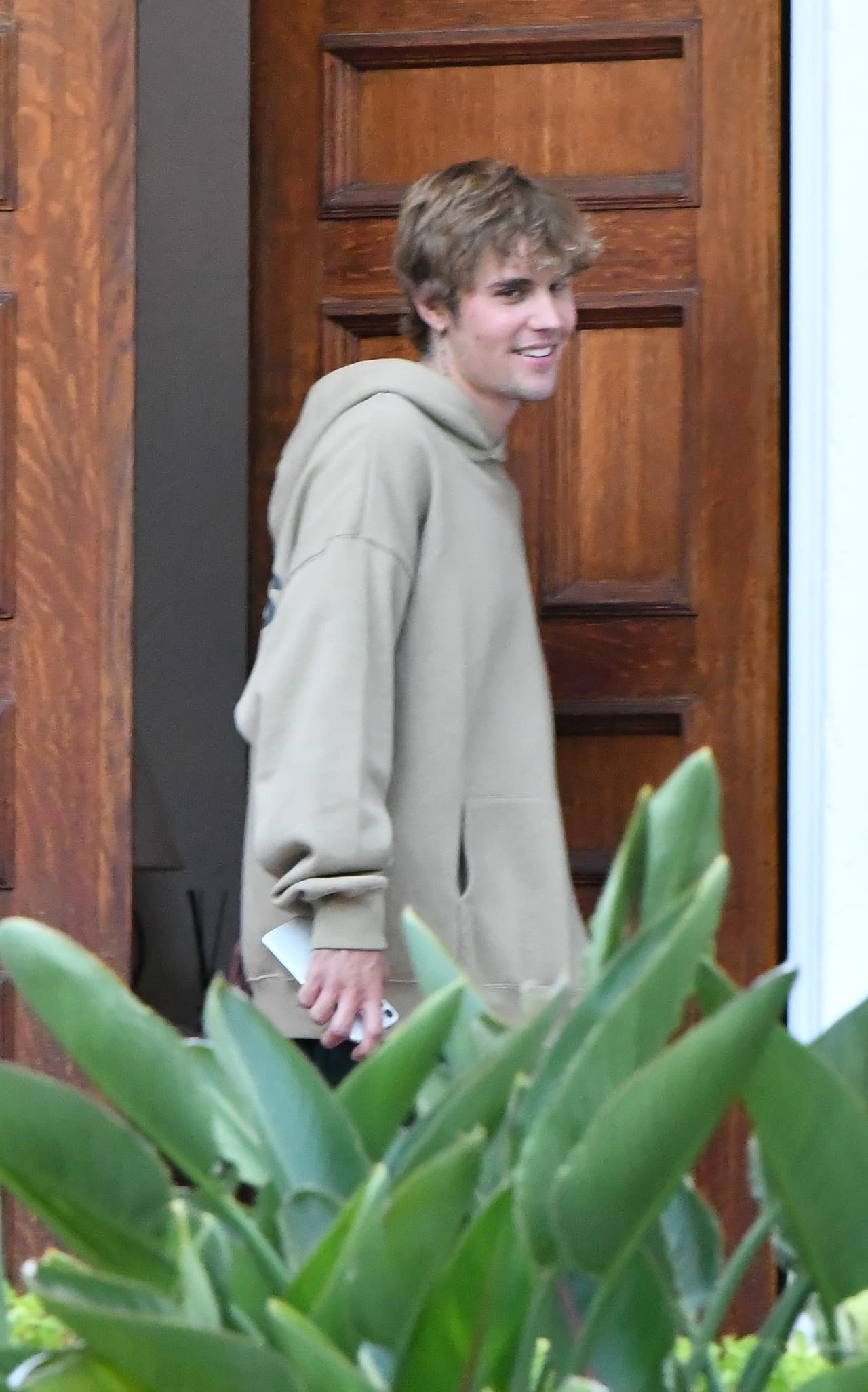 Se especula que, además de un posible encuentro entre Shawn y Hailey, de esta visita al mismo estudio haya resultado alguna grabación colaborativa, según registran diversos medios especializados en farándula.