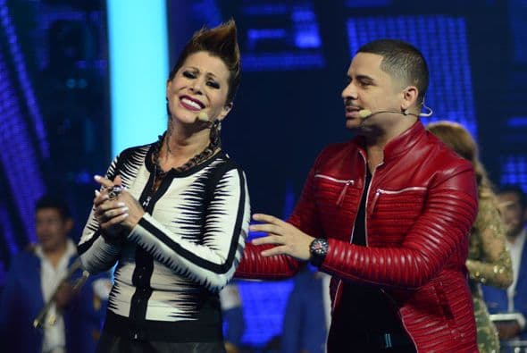 Larry le dijo que se imaginara que él era un director de Hollywood, y comenzó a armar su historia.