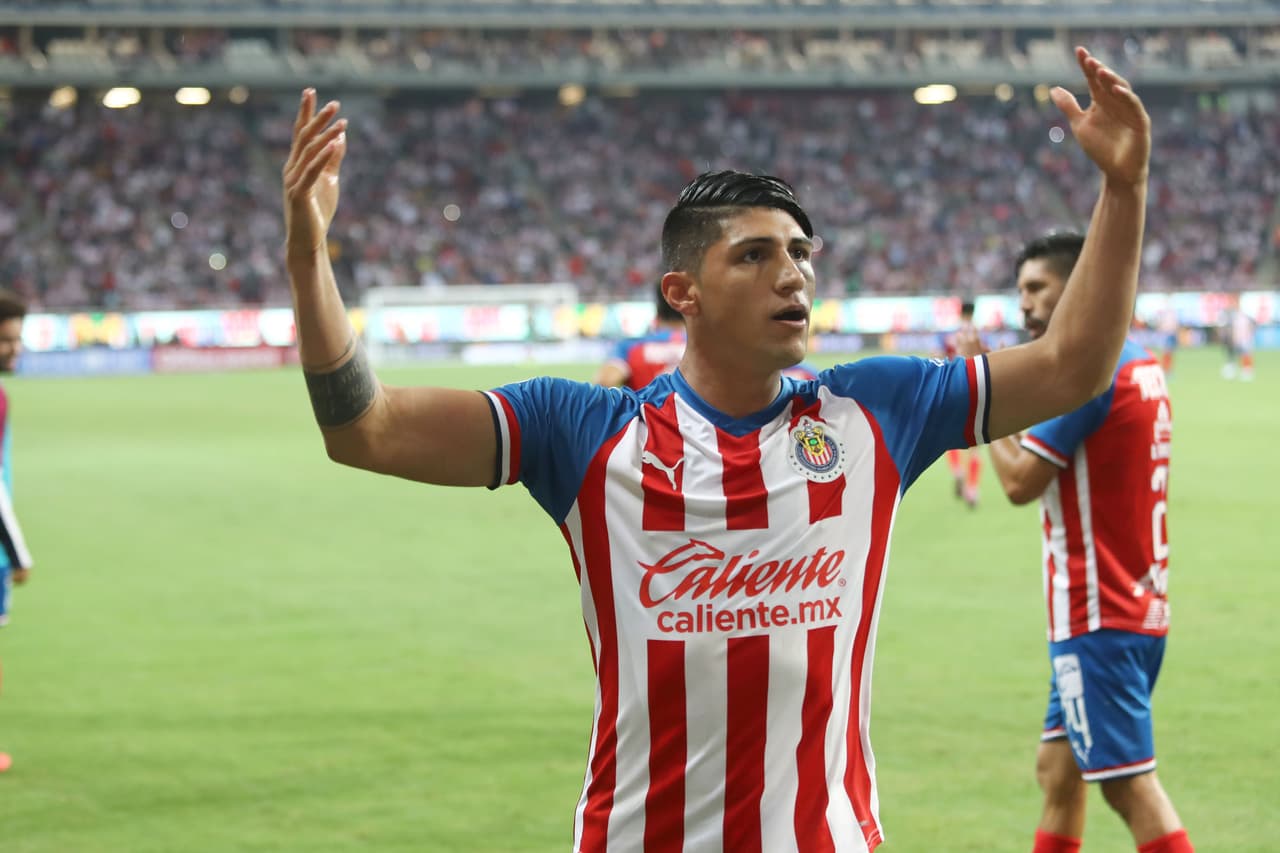 Alan Pulido hizo ‘inocentada’ a las Chivas