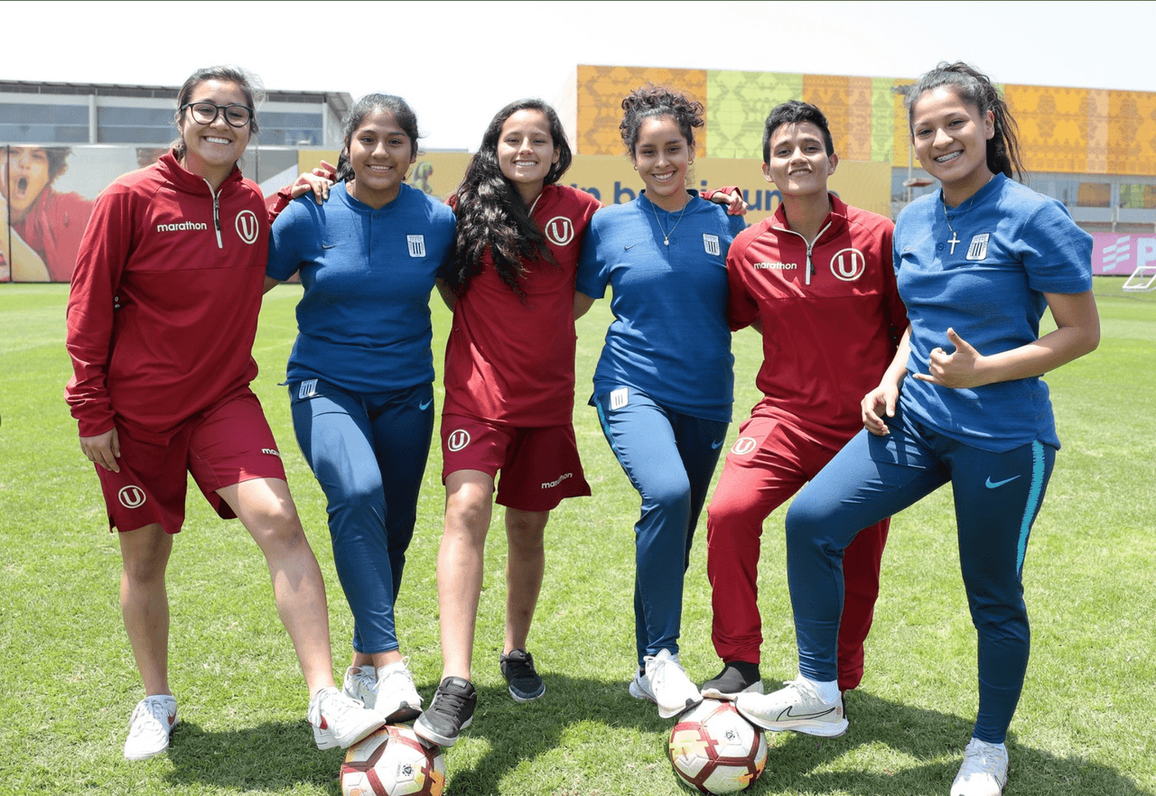 En Perú es considerado nivel amateur y sólo dos equipos le pagan a las jugadoras. La jugadora mejor pagada gana 3,000 dólares anuales.