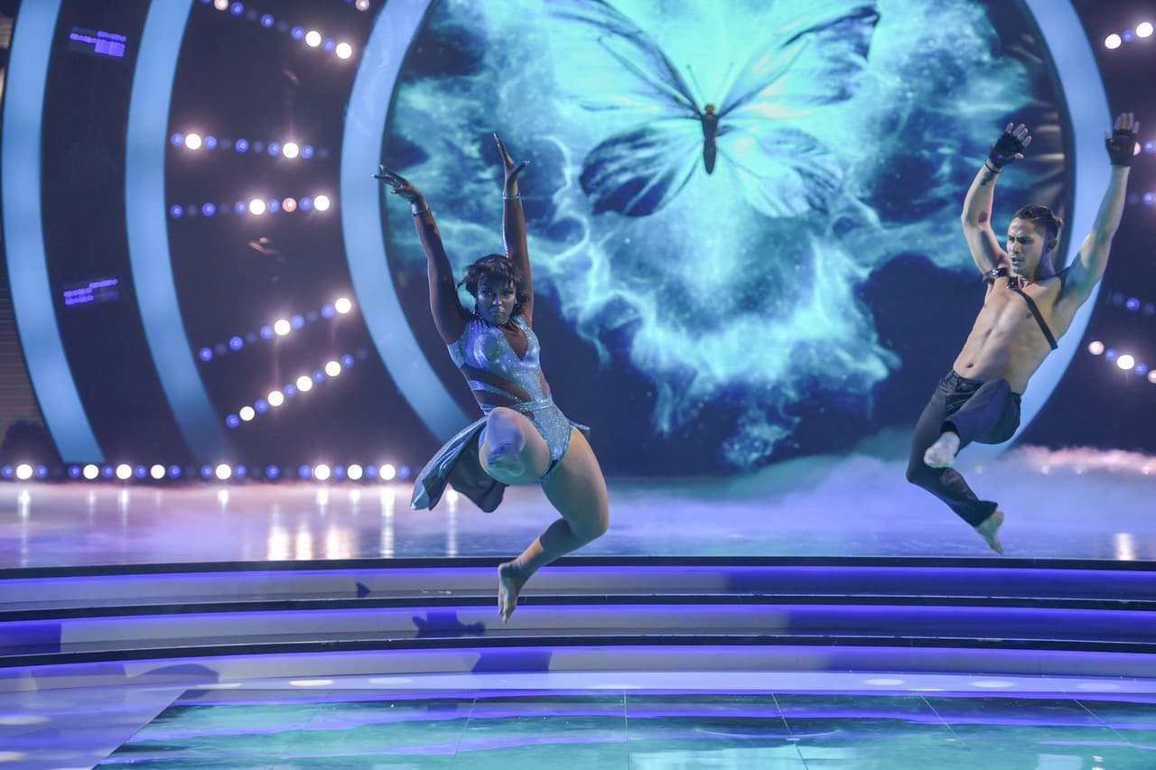 La Miss Universo 2013 le dijo que desde que la vio bajar se preparó para algo impresionante: "yo sé lo que es el baile contemporáneo, toda la energía que implica, todas las emociones que uno siente con ese tipo de baile. Yo las quería sentir".