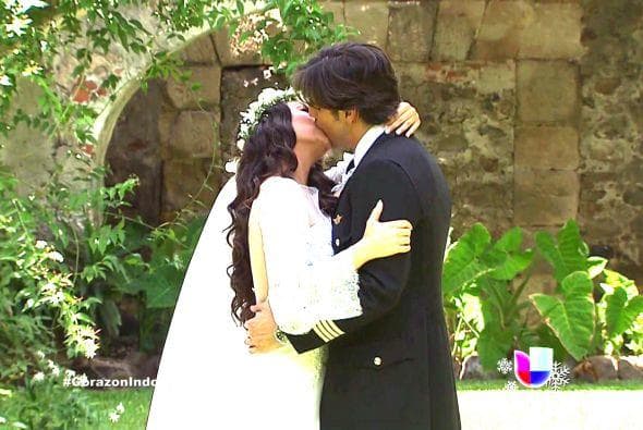 Y para sellar su gran cariño, se dieron un beso inolvidable. Ana Brenda Contreras trajo de un ala a nuestro Daniel Arenas.