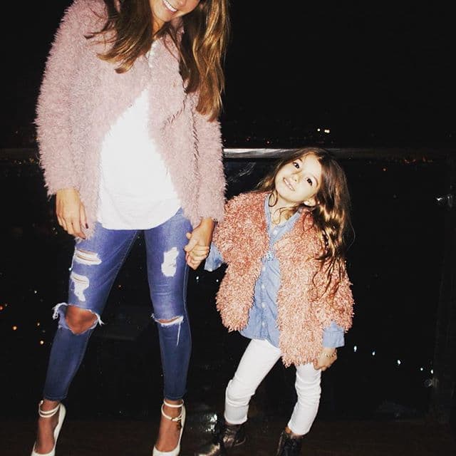 Y se encarga de llenarlos de amor.