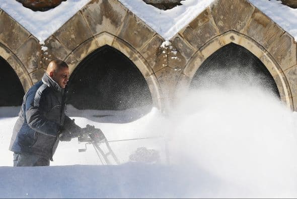Las autoridades han destacado que,a pesar del metro de nieve acumulado en algunas zonas de New England, el impacto de la tormenta "Nemo" ha sido menor al coincidir con el fin de semana.