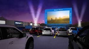 Walmart anuncia que 160 estacionamientos de sus tiendas se convertirán en auto-cinemas