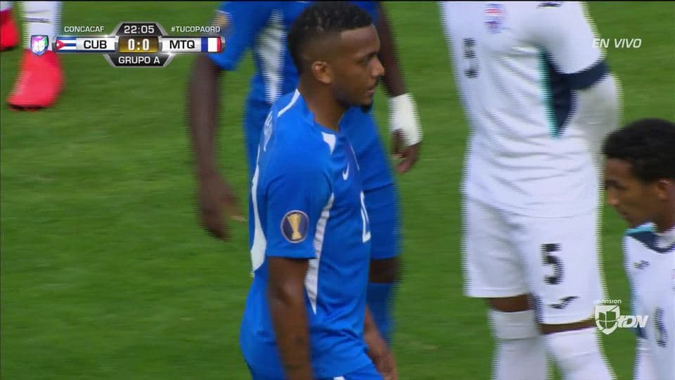 Tiro desviado de Kévin Parsemain